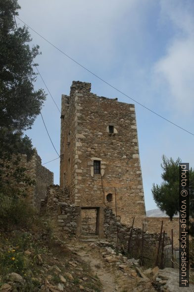 Une tour de Vathia. Photo © Alex Medwedeff