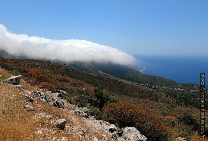 Le nuage sur le Cap Tenaro. Photo © André M. Winter