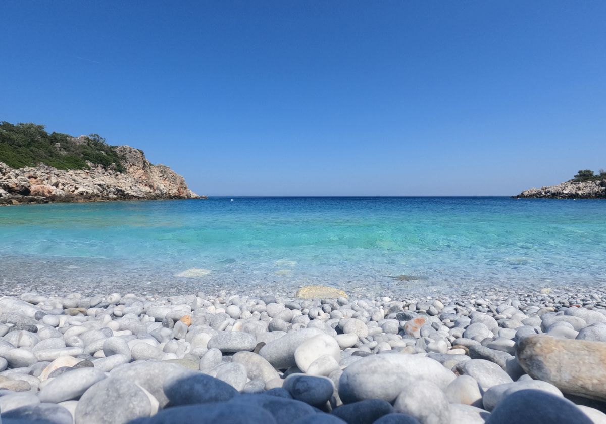 Plage de Gialos. Photo © André M. Winter