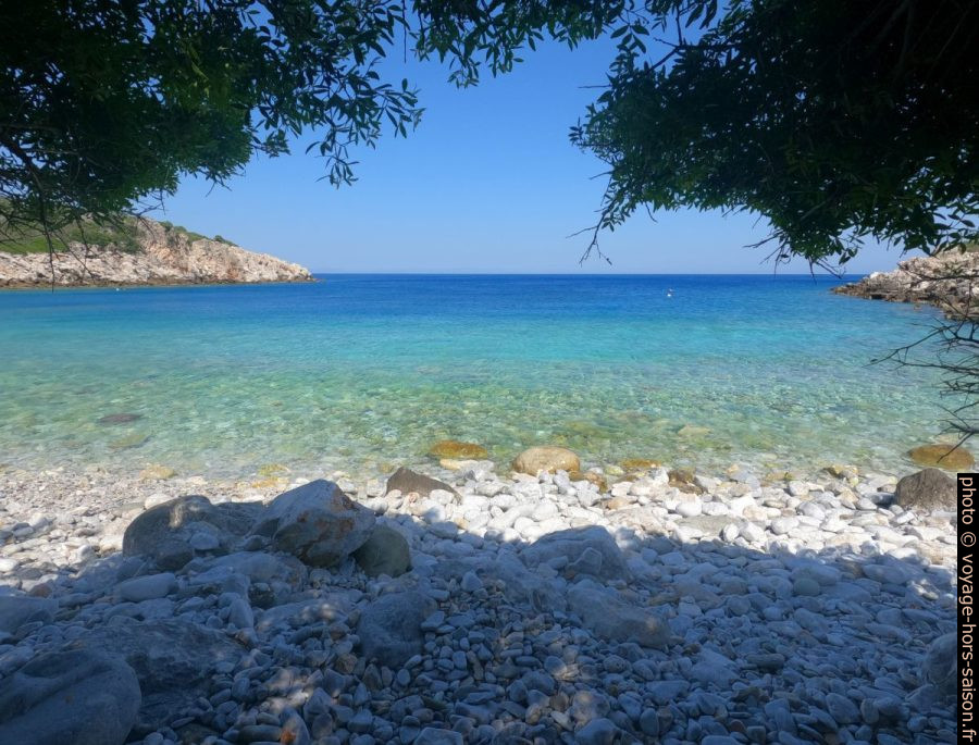 Plage de Gialos. Photo © André M. Winter