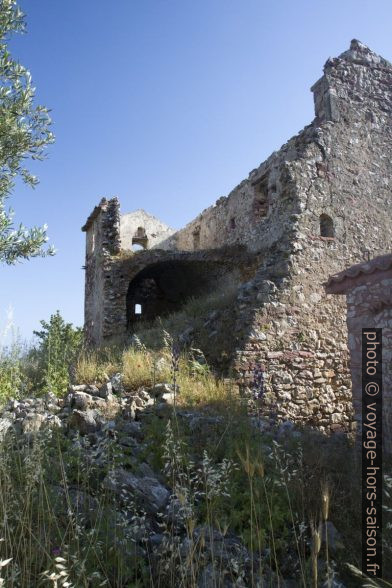 Ruine du Monastère de la Vierge de Kotroniotissa. Photo © Alex Medwedeff