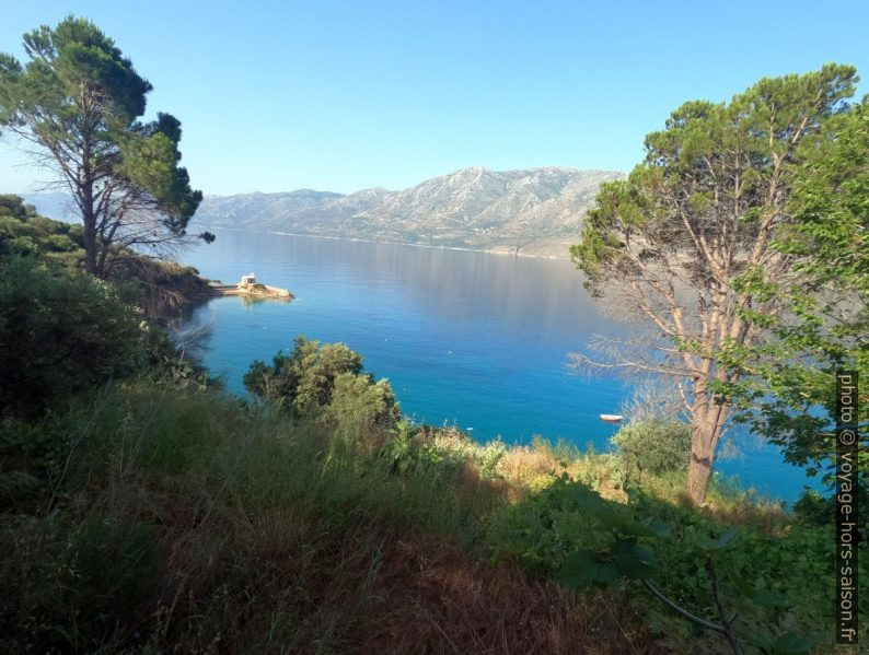Agios Spiridon dans la Baie de Kotronas. Photo © André M. Winter