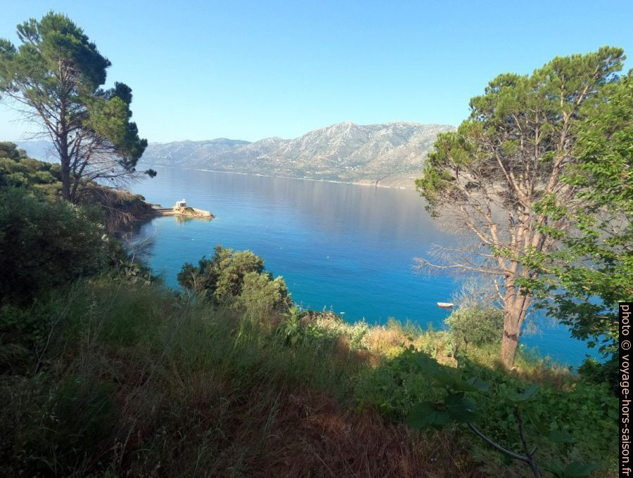 Agios Spiridon dans la Baie de Kotronas. Photo © André M. Winter