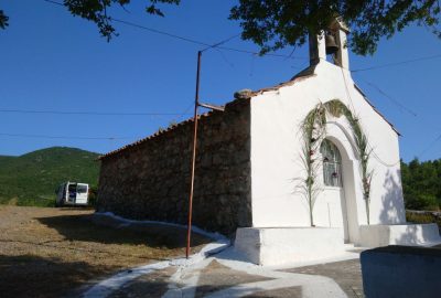 Le Trafic près de la Chapelle Agios Georgios de Kampos. Photo © André M. Winter