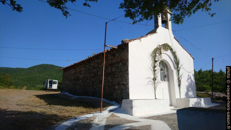 Le Trafic près de la Chapelle Agios Georgios de Kampos. Photo © André M. Winter