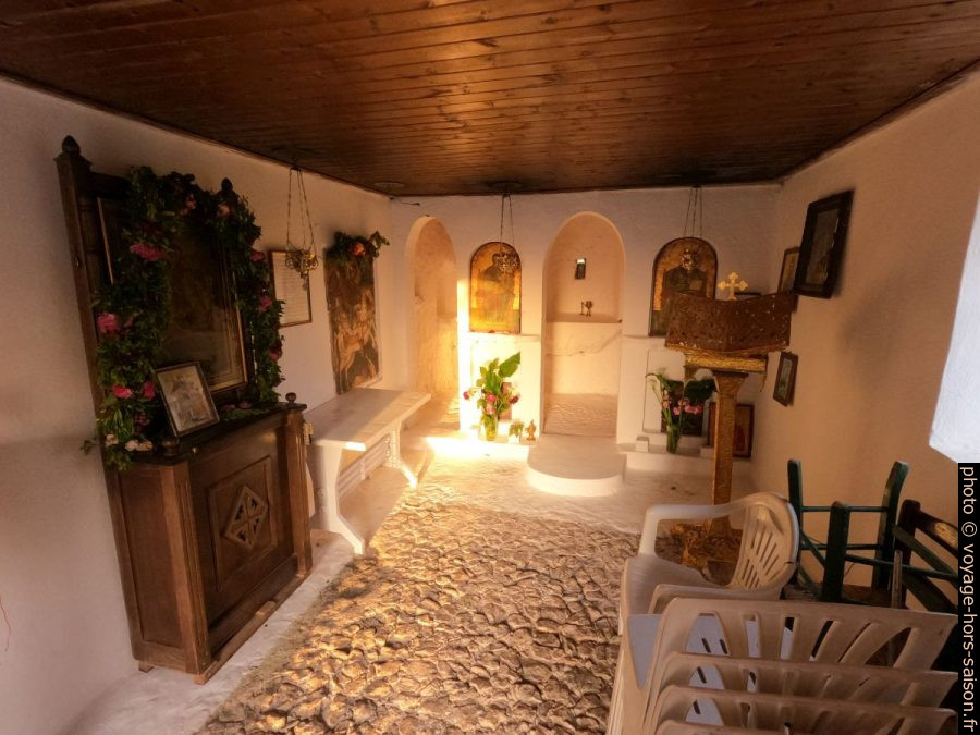 La Nef de la Chapelle Agios Georgios de Kampos. Photo © André M. Winter