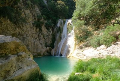 La grande cascade de Polylimno. Photo © André M. Winter