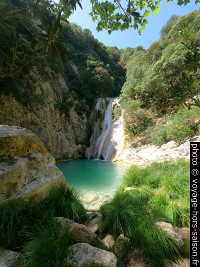 La grande cascade de Polylimno. Photo © André M. Winter