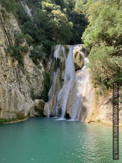 La grande cascade de Polylimno. Photo © Alex Medwedeff