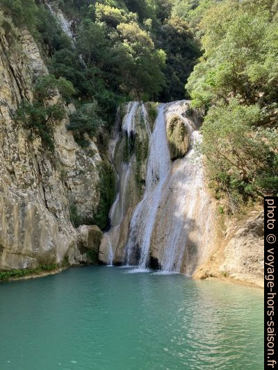 La grande cascade de Polylimno. Photo © Alex Medwedeff