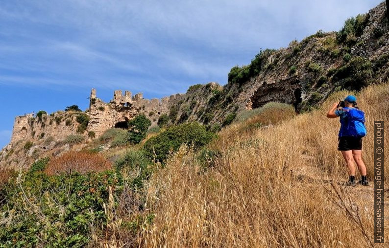 Alex photographie la Forteresse de Navarino. Photo © André M. Winter