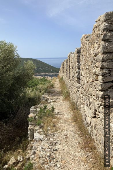 Sur le mur ouest du Fort de Navarino. Photo © Alex Medwedeff