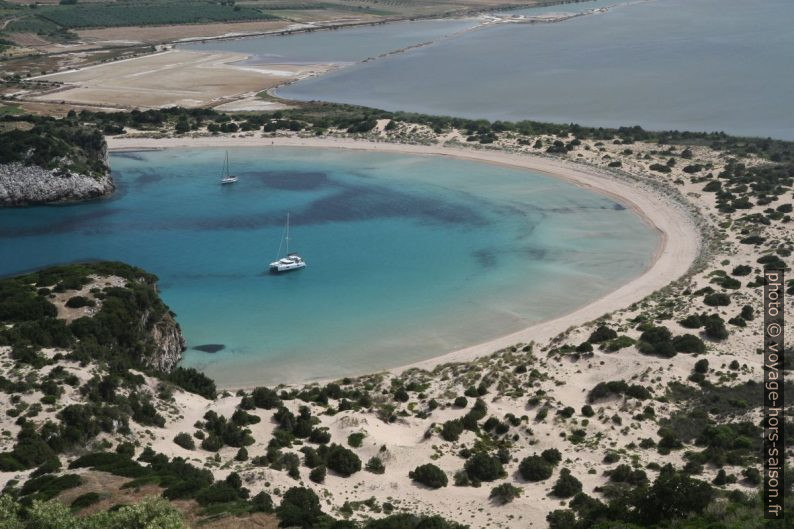 Plage et isthme de Voidokilia. Photo © Alex Medwedeff