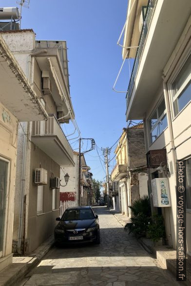 Ruelle d'Aitoliko. Photo © Alex Medwedeff