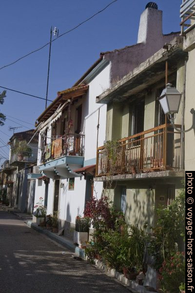 Ruelle d'Aitoliko. Photo © Alex Medwedeff