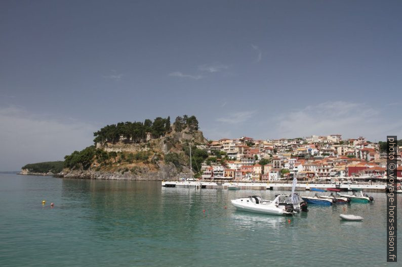 Parga et son fort vénitien. Photo © Alex Medwedeff