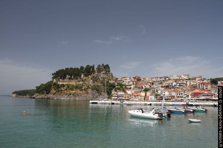 Parga et son fort vénitien. Photo © Alex Medwedeff