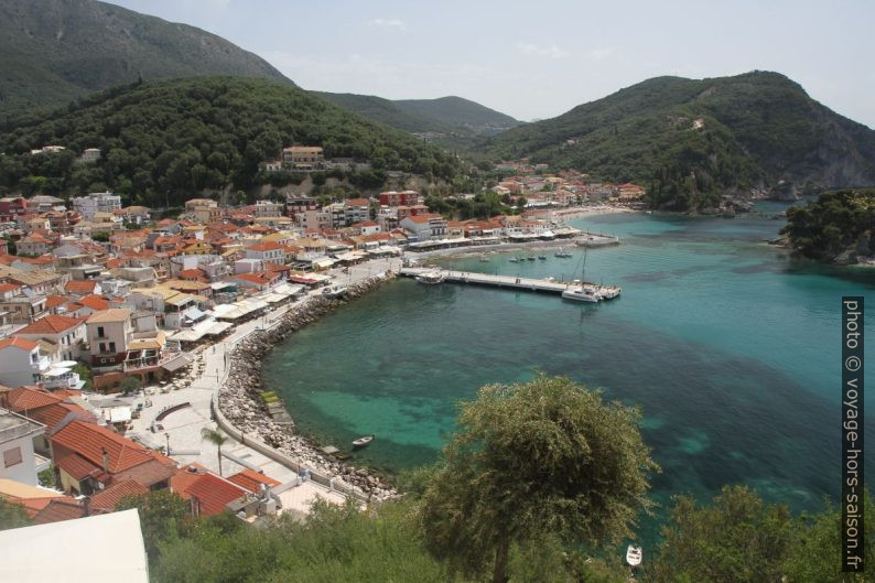 Vue sur la baie de Parga. Photo © Alex Medwedeff