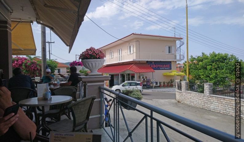 Sur la terrasse du Bar Pily. Photo © André M. Winter