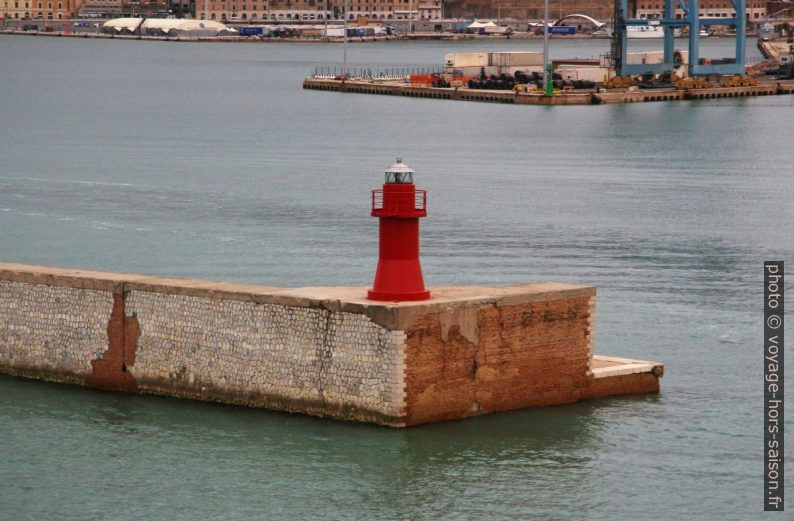 Un phare du Port d'Ancône. Photo © André M. Winter