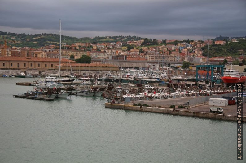 Port de pêche d'Ancône. Photo © André M. Winter