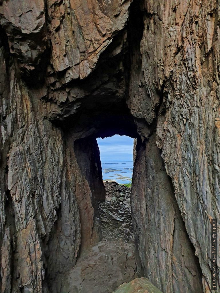 Traversée du trou du Torghatten