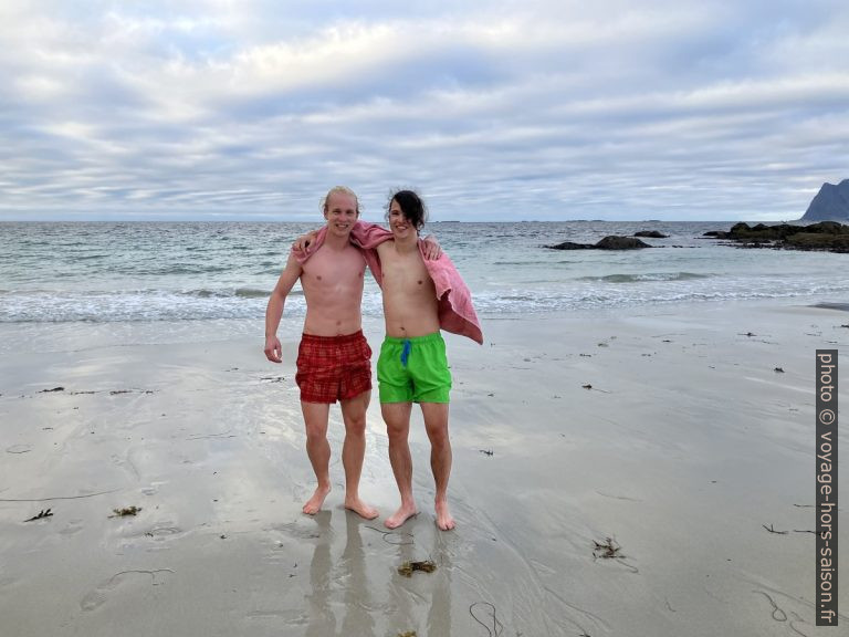 Bain à la plage Storsandnessanden à l&rsquo;entrée de Nappstraumen