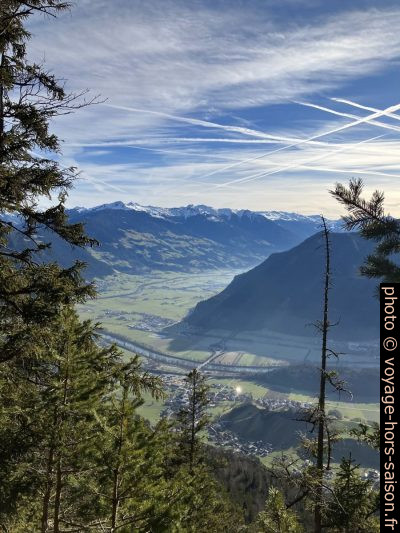 Vue vers la sortie de la Vallée Achensee sur celle de l'Inn