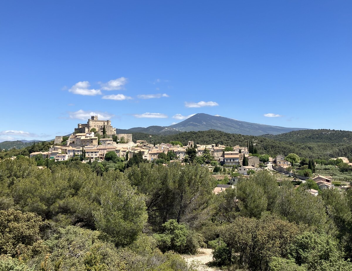 Le Barroux avec son château